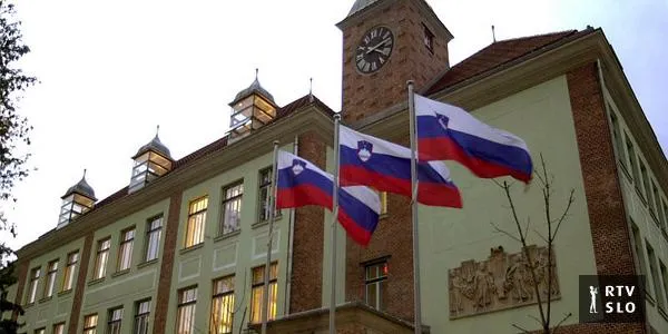 Slovenski vrh poziva k deeskalaciji po napadu ZDA in Izraela na Iran