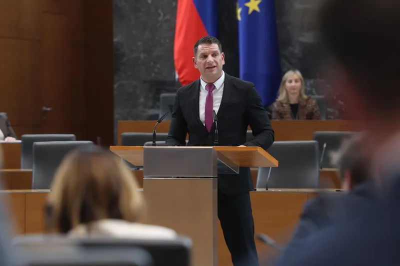 Zoran Stevanović izvoljen za predsednika DZ s podporo desnice in Demokratov