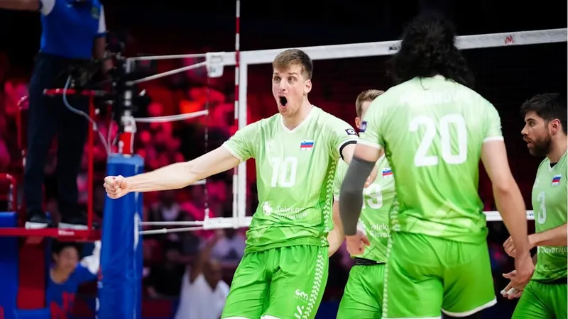 Slovenski odbojkarji v ligi narodov po drami s 3:2 premagali Kubo