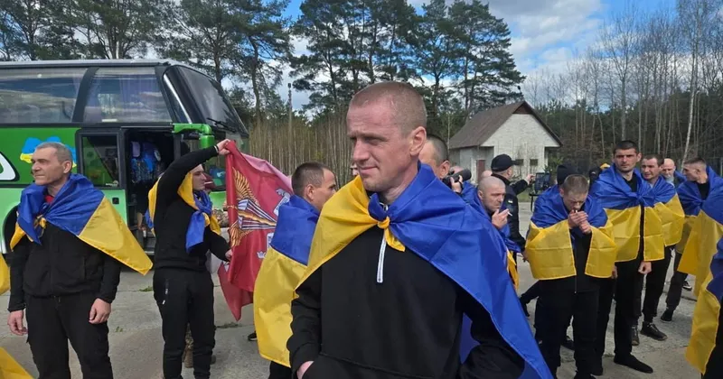 Ukrajina in Rusija izmenjali 386 ujetnikov sredi silovitih ruskih napadov