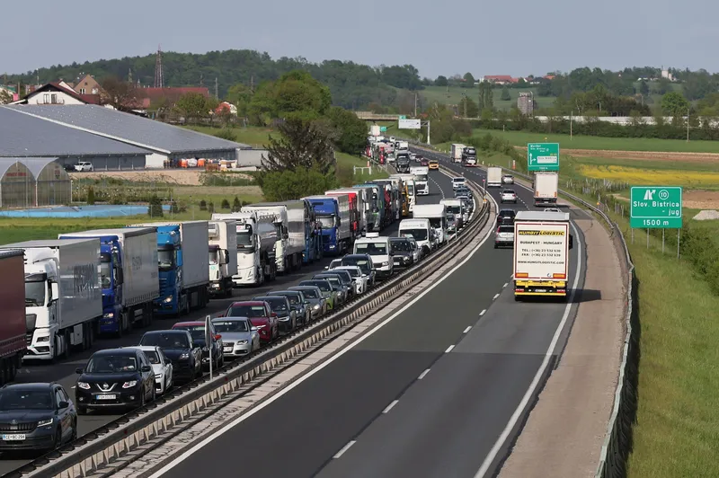 Dars in banke napovedujejo omejitve ter povečan velikonočni promet