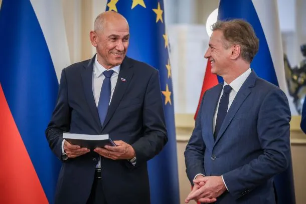 Janez Janša prevzel vodenje 16. slovenske vlade od Roberta Goloba