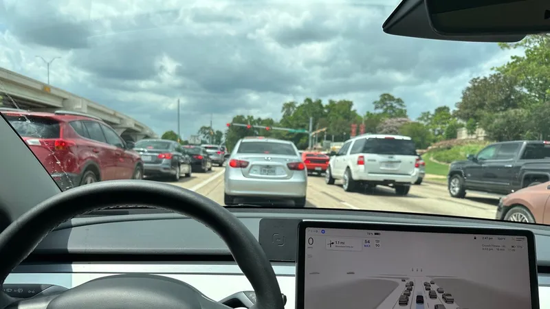 Tesla pridobila dovoljenje za sistem FSD na Hrvaškem, glasovanje EU prestavljeno