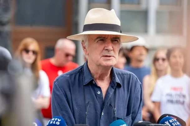 Pobudniki vložili 44.619 podpisov za referendum o noveli zakona o preiskavi
