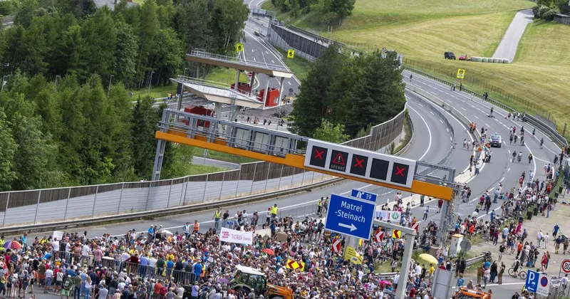 Protesti proti tranzitnemu prometu zaprli prelaz Brenner med Avstrijo in Italijo