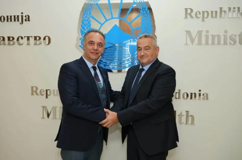 Алиу му ја предаде функцијата министер на Клековски