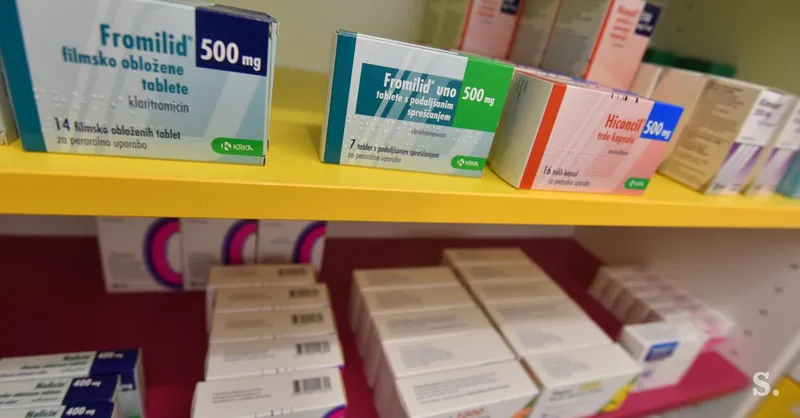 Lekarniška zbornica Slovenije svari pred razmahom lažnih spletnih lekarn
