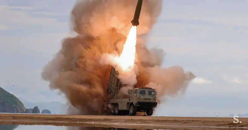 Severna Koreja izstrelila balistični raketi, Japonska in Južna Koreja protestirata