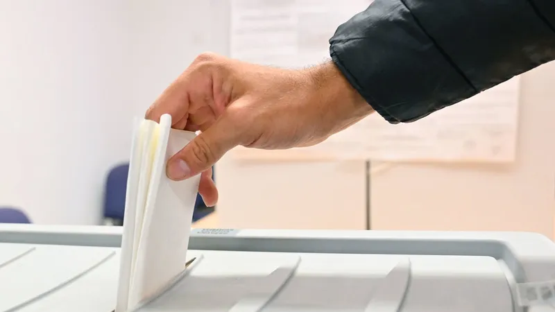 Koalicija SDS, NSi in Demokrati ob visoki udeležbi optimistično pričakuje izide štirih referendumov