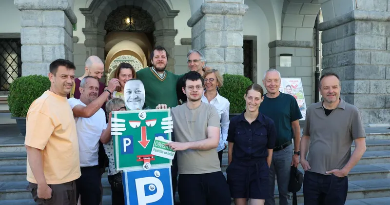 Civilna iniciativa zbrala 13.156 podpisov za referendum: parkirnine v Ljubljani