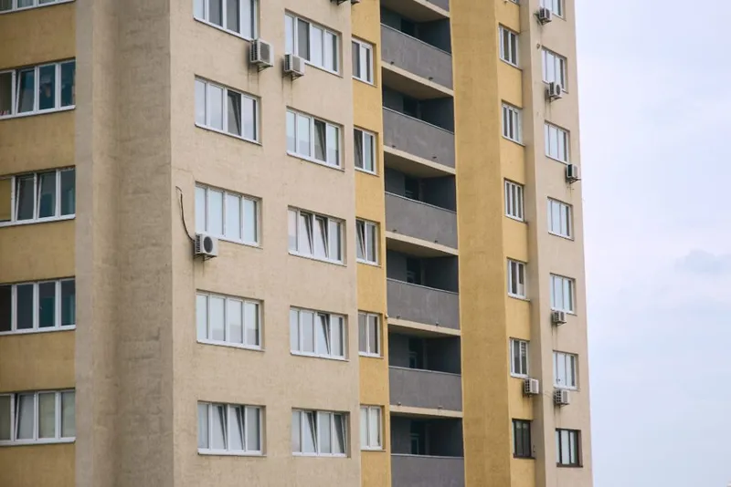 РКД одзеде лиценци на четири управители на згради во Скопје и Струмица