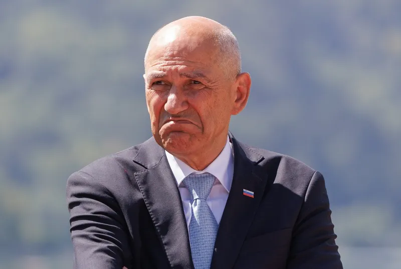 Janša pogojuje napredek Srbije v EU z izročitvijo arhivov