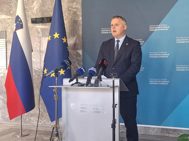 Vlada s sproščanjem naftnih rezerv rešuje logistična ozka grla na servisih