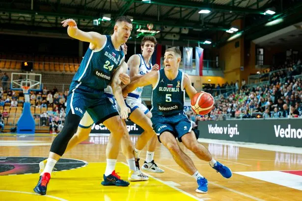 Slovenija po preobratu v Jihlavi premagala Češko in prevzela vrh skupine H