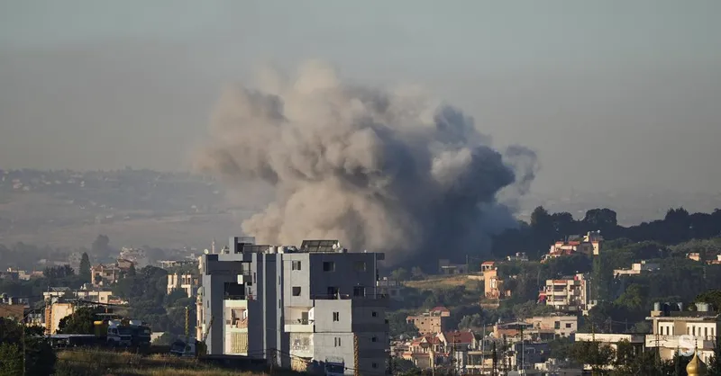 Izrael v novih napadih na jugu Libanona ubil enega, izgubil dva vojaka