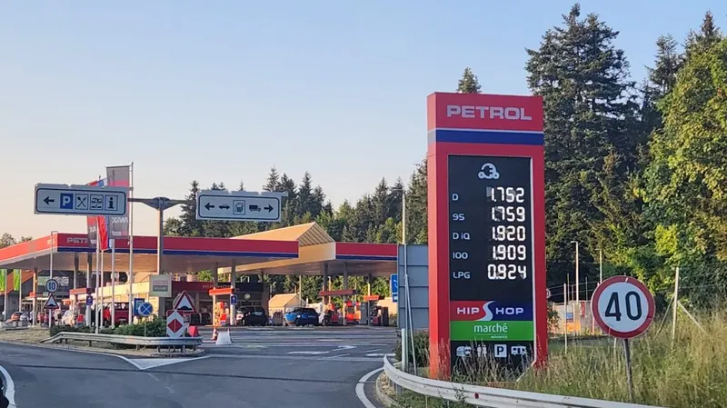 Petrol napoveduje racionalizacijo in selitev funkcij na Hrvaško zaradi plač