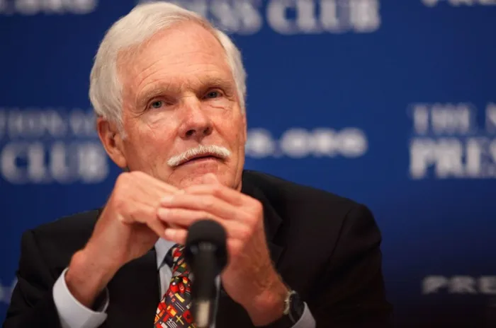 Umrl je Ted Turner, ustanovitelj mreže CNN in pionir 24-urnih novic