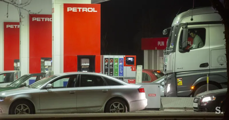 DZ zavrnil predlog Svobode o znižanju marž za goriva