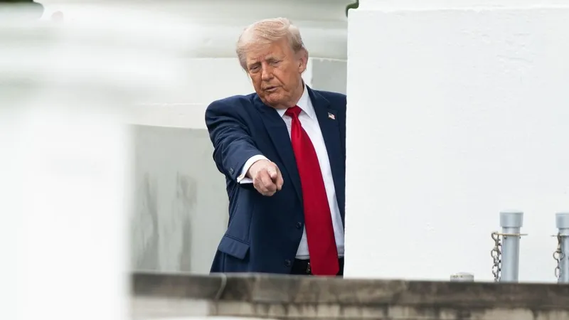Donald Trump po sestanku v Beli hiši še ni potrdil sporazuma z Iranom