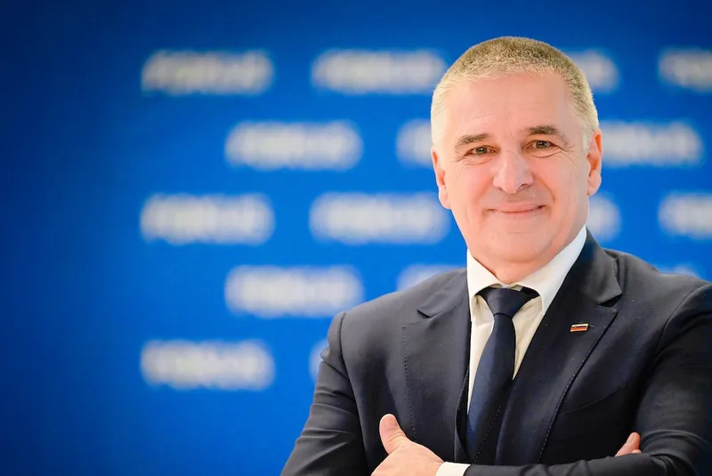 Lotrič ostaja predsednik DS; predlog za razrešitev neuspešen