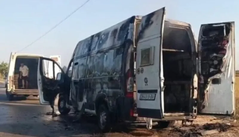 Македонско комбе со пилиња се запали кај Љушња во Албанија
