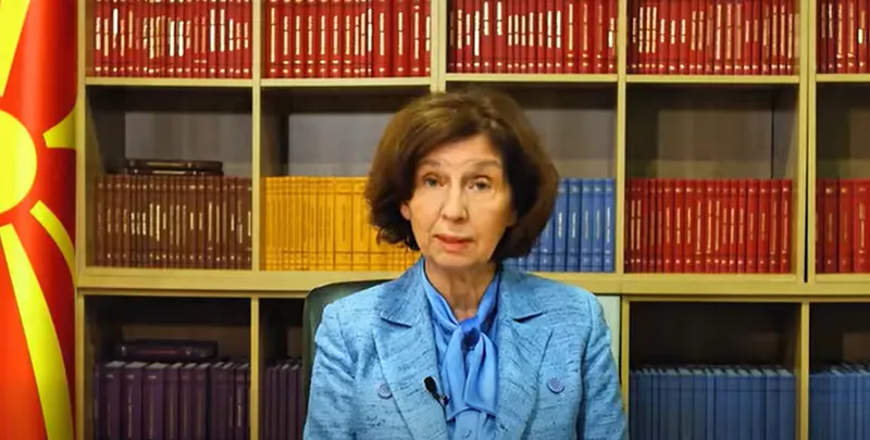 Силјановска-Давкова ги потпиша измените на КЗ како привремено решение до јуни