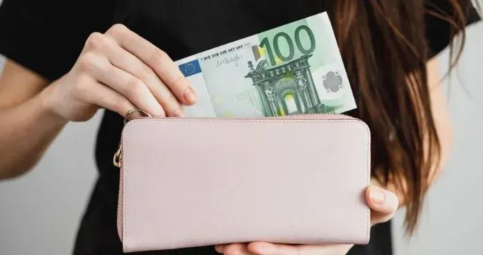 Vlada uvaja ločena nakazila socialne pomoči za zaščito družinskih članov