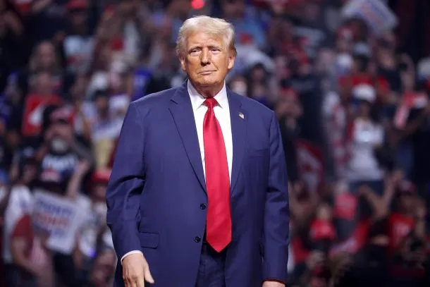 Donald Trump grozi Iranu z uničujočimi napadi in postavlja ultimat za mir