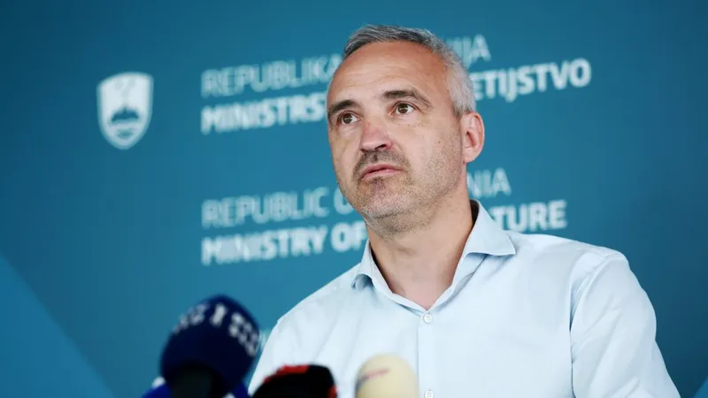 Cigler Kralj napovedal forenzični pregled kmetijskega ministrstva