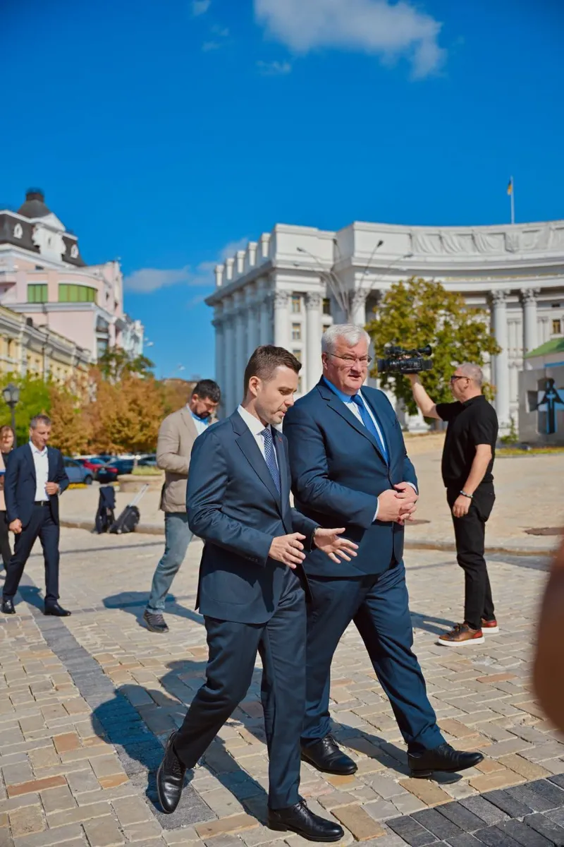 Муцунски и Сибиха ја потврдија поддршката на Северна Македонија за Украина