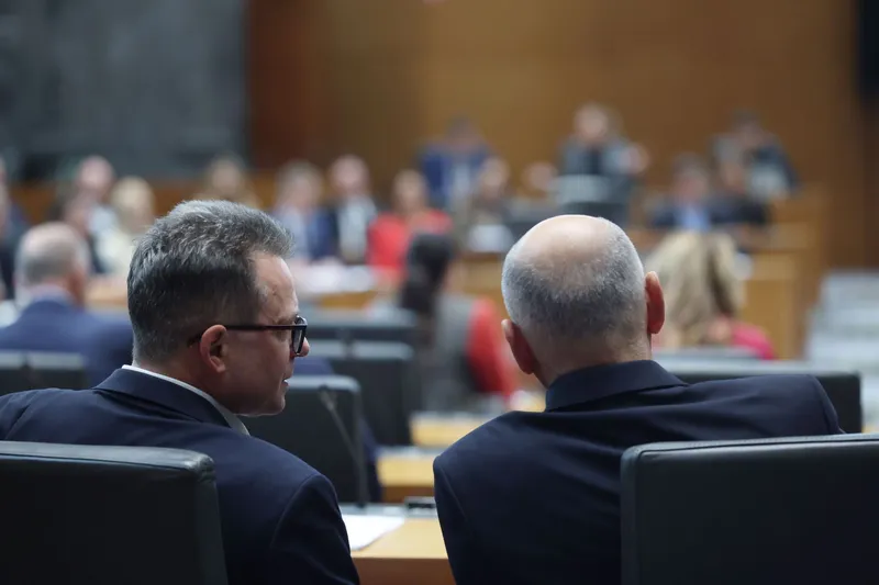 Državni zbor soglasno sprejel novi zakon o udeležbi delavcev pri dobičku