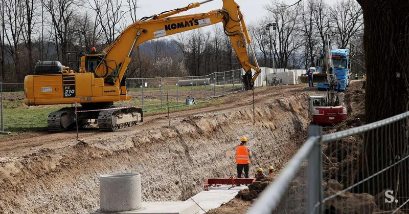 Vlada umika revizijo in zahteva presojo vplivov za kanal C0