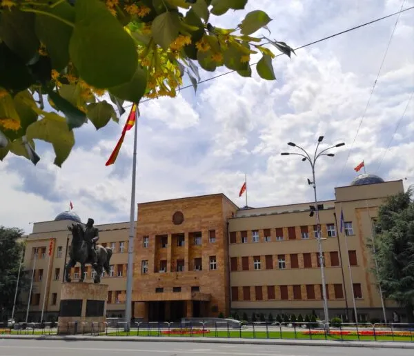 Собранието го продолжи рокот за легализација на дивоградбите до март 2031 година