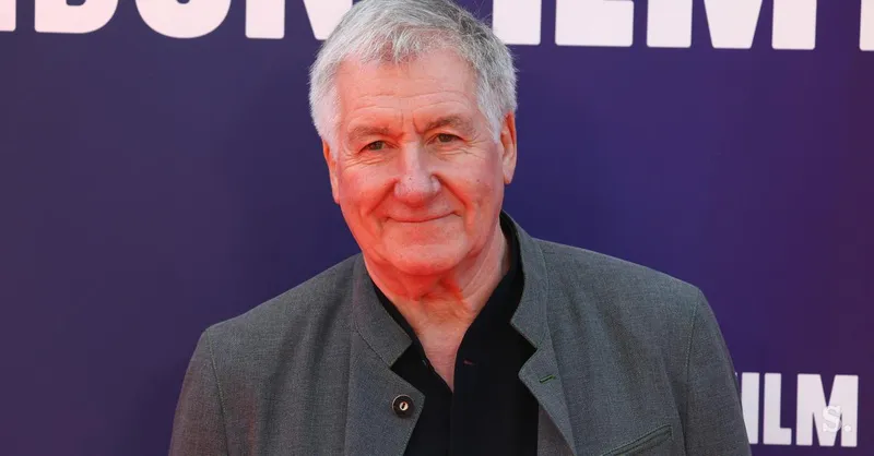 Umrl priznani britanski filmski skladatelj George Fenton v starosti 76 let