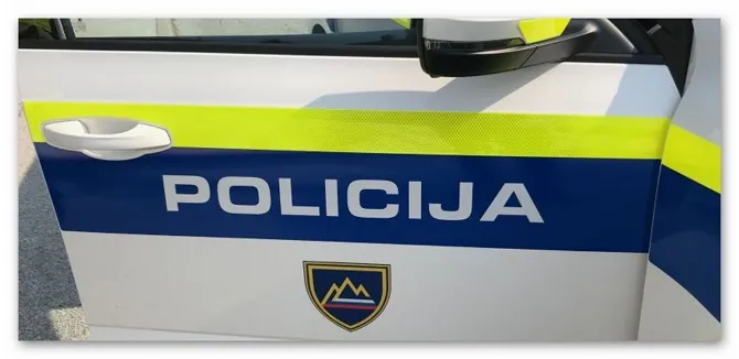 Policija v Jeprci našla mrtvega moškega in žensko v vozilu