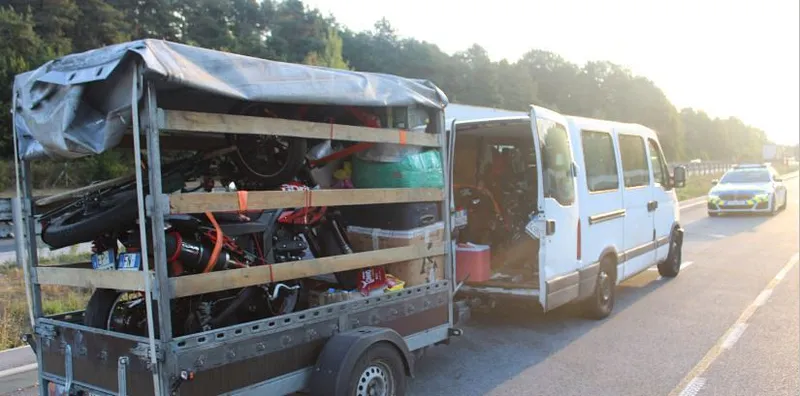 Slovenski policisti na Lopati prijeli tri Romune zaradi tatvine motornih koles