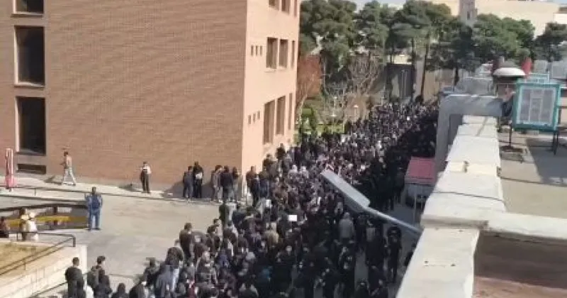 Študentski protesti v Iranu proti režimu ob stopnjevanju napetosti z ZDA