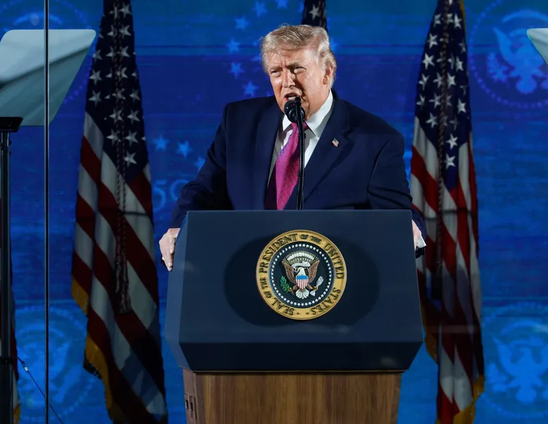 Трамп предупреди на „комунистичка закана“ во говорот на Маунт Рашмор