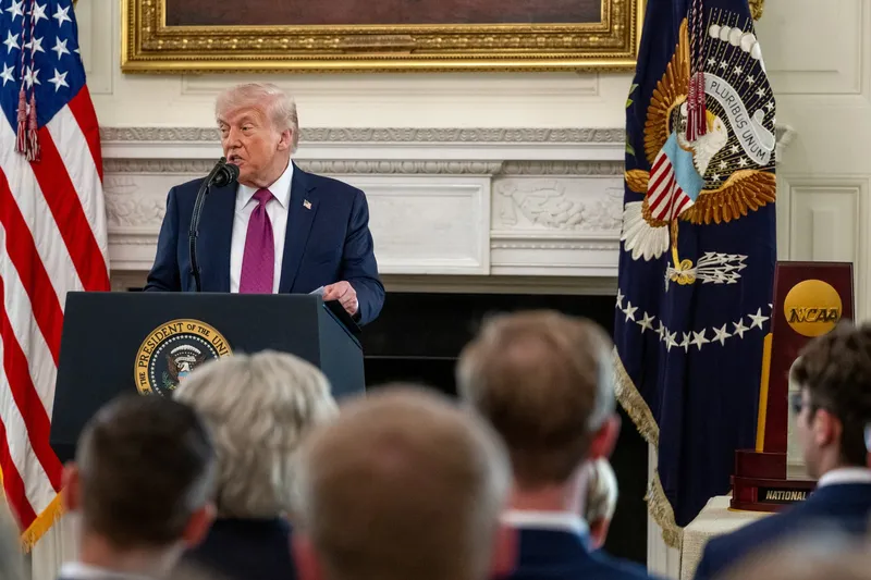 Donald Trump podaljšal premirje z Iranom in odpovedal pot podpredsednika Vancea
