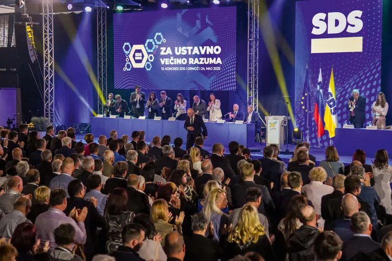 SDS na predvolilni konvenciji predstavila kandidate in program Za Slovenijo