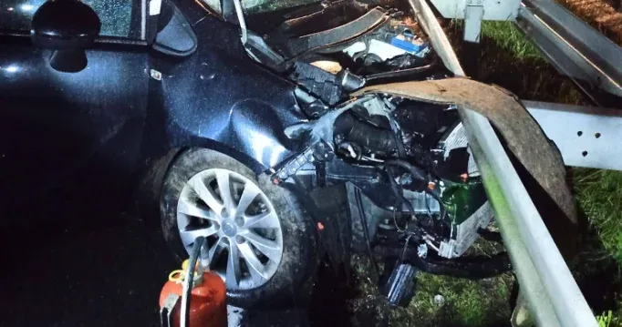 Slovenski voznik na hrvaški avtocesti A2 povzročil nesrečo z vožnjo v napačno smer
