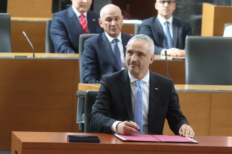 Minister Janez Cigler Kralj umaknil prehranske smernice prejšnje vlade