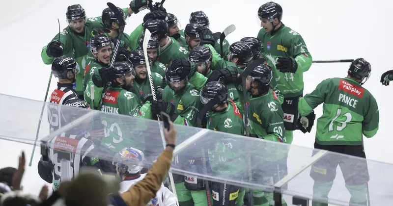 Hokejisti Pustertala z zmago 3:0 proti Olimpiji odprli polfinale lige ICE