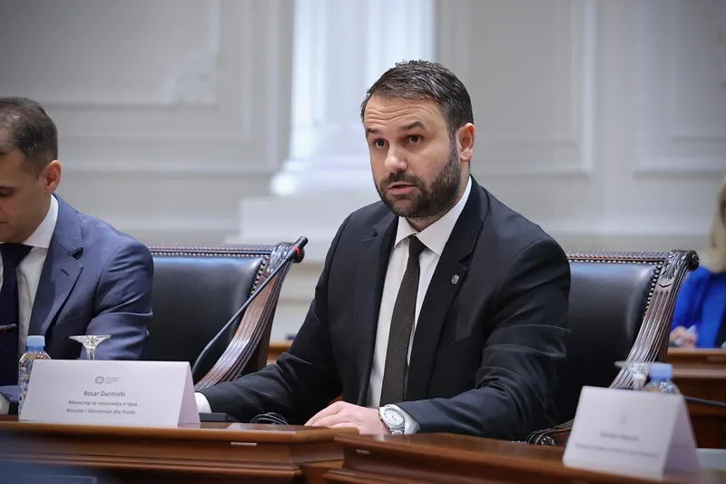 Министерот Дурмиши и социјалните партнери дискутираа за потрошувачката кошница