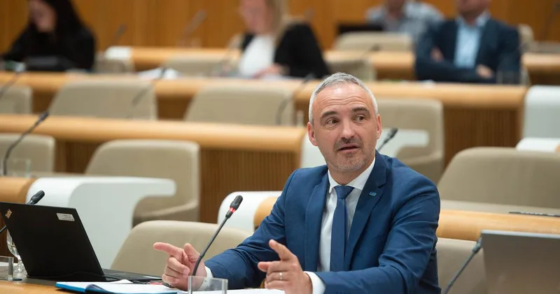 Janez Cigler Kralj preklical 3,5-milijonski kmetijski razpis zaradi aktivizma