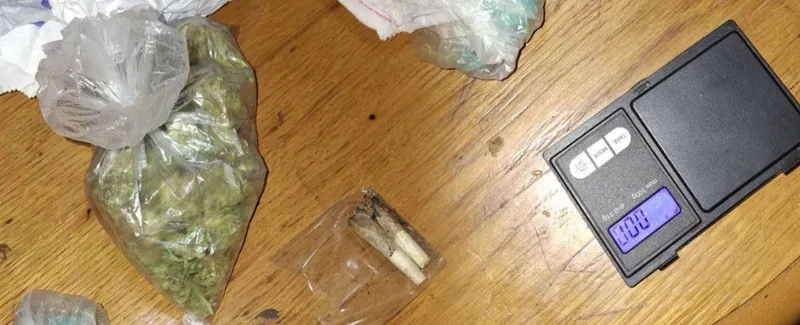 Полицијата приведе две лица во Куманово и Скопје поради трговија со дрога