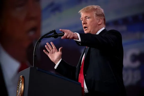 Donald Trump napoveduje skorajšnji konec vojne v Iranu in ukinitev sankcij