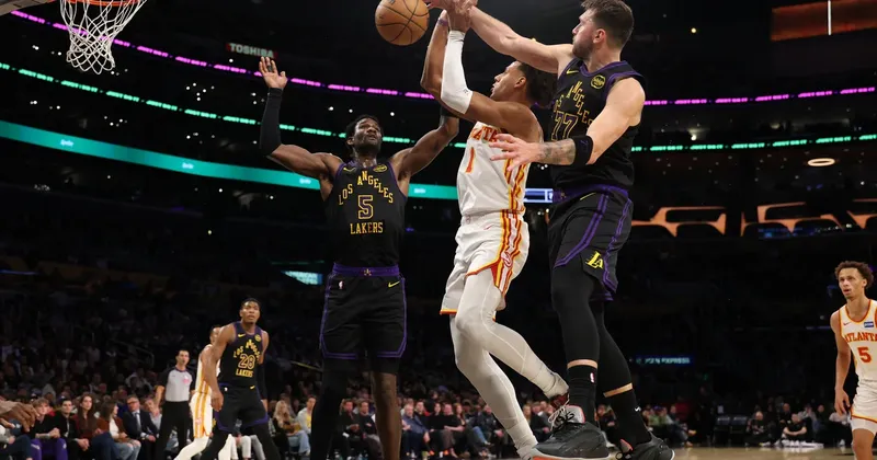 Lakers z Dončićem in Jamesom visoko premagali Atlanto in prekinili niz porazov