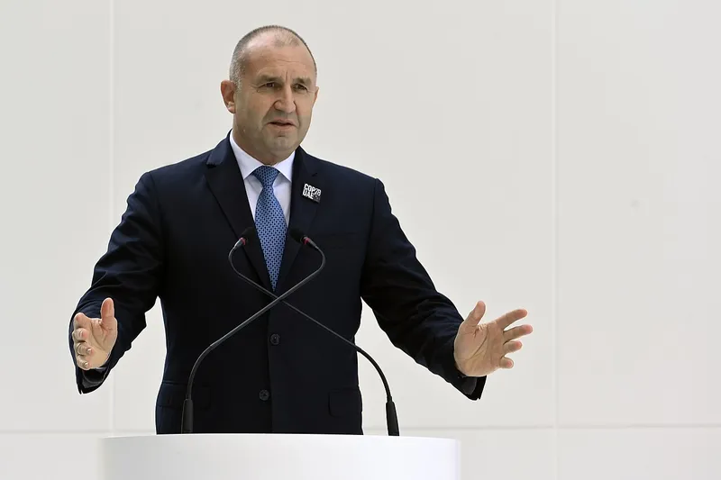 Радев најави нови избори по неуспехот на АПС да формира влада во Бугарија