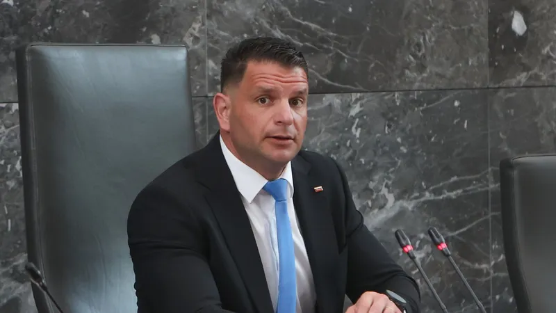 Razkrita tretja pravnomočna obsodba predsednika DZ Stevanovića zaradi goljufije